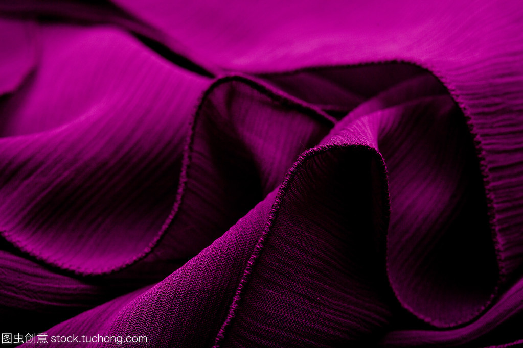 紫韻漣漪 優雅起波紋的紡織品藝術